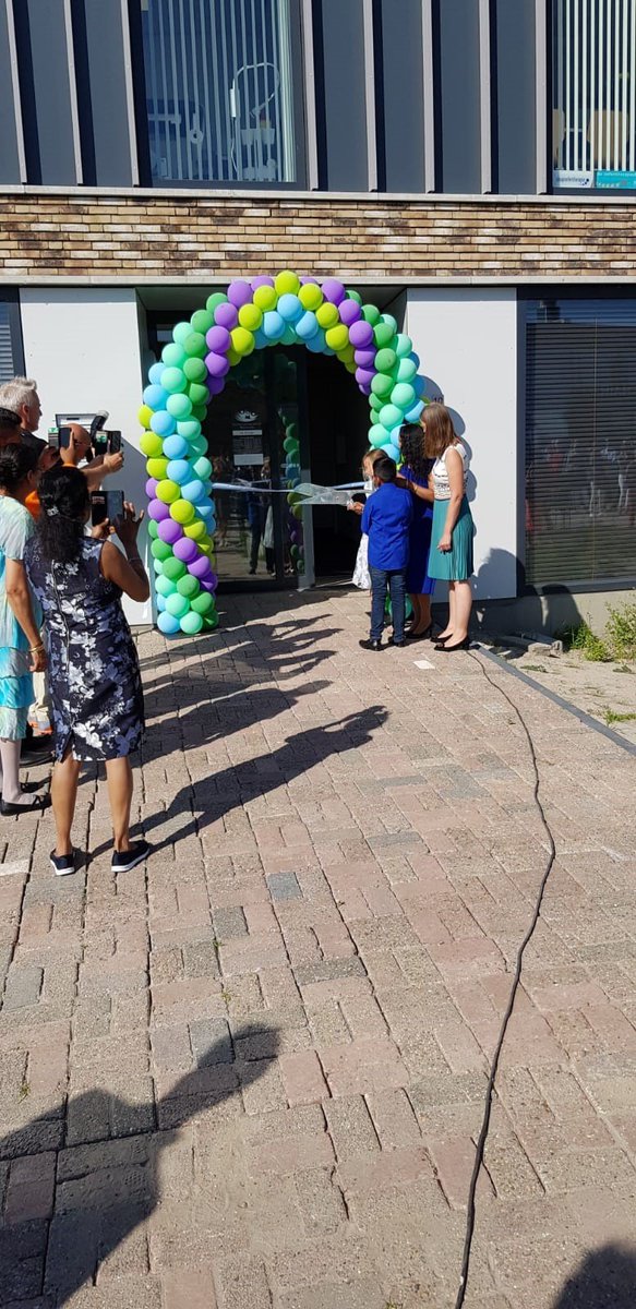 WoonzorgFL's tweet photo. 🎈Een feestelijke opening met wethouder Den Os @Pedenos vanavond voor de nieuwe locatie van team wijkverpleging Zuid West op het #gezondheidsplein #Warande in Lelystad. Een mooie plek voor samenwerking met de andere zorgaanbieders! https://t.co/tAYfgaRxNU