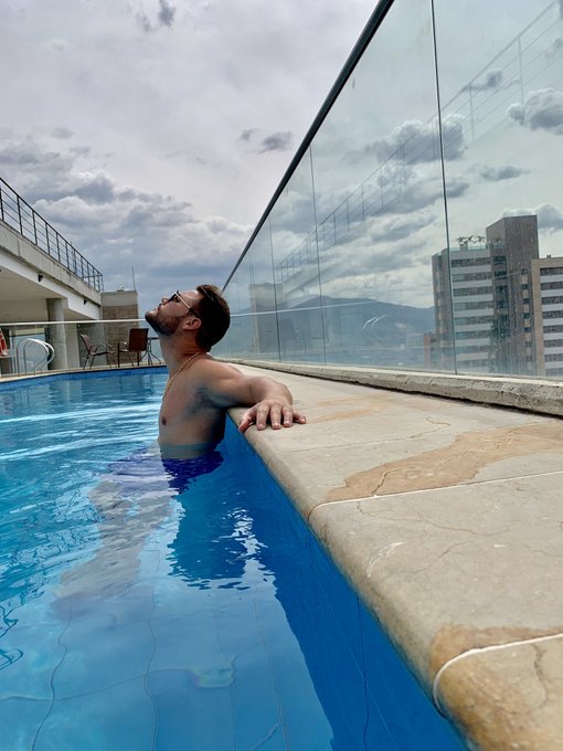 Dej&eacute; de hacerme expectativas de la vida, y empec&eacute; a vivir, a tomar riesgos, a sentir el viento, a sentir<a href="/tag/colombia"class="tags"><span>#colombia</span></a><a href="/tag/medellin"class="tags"><span>#medellin</span></a><a href="/tag/subeleelvolumen"class="tags"><span>#subeleelvolumen</span></a><a href="/tag/edgarco"class="tags"><span>#edgarco</span></a>