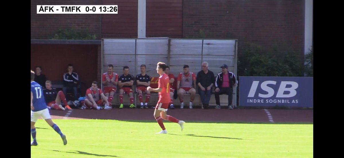 Fattern da. Sitte heilt i ro i ekte van gaal-stil med rosa pique og les deux caps. Tabelltopp i tillegg. Mann