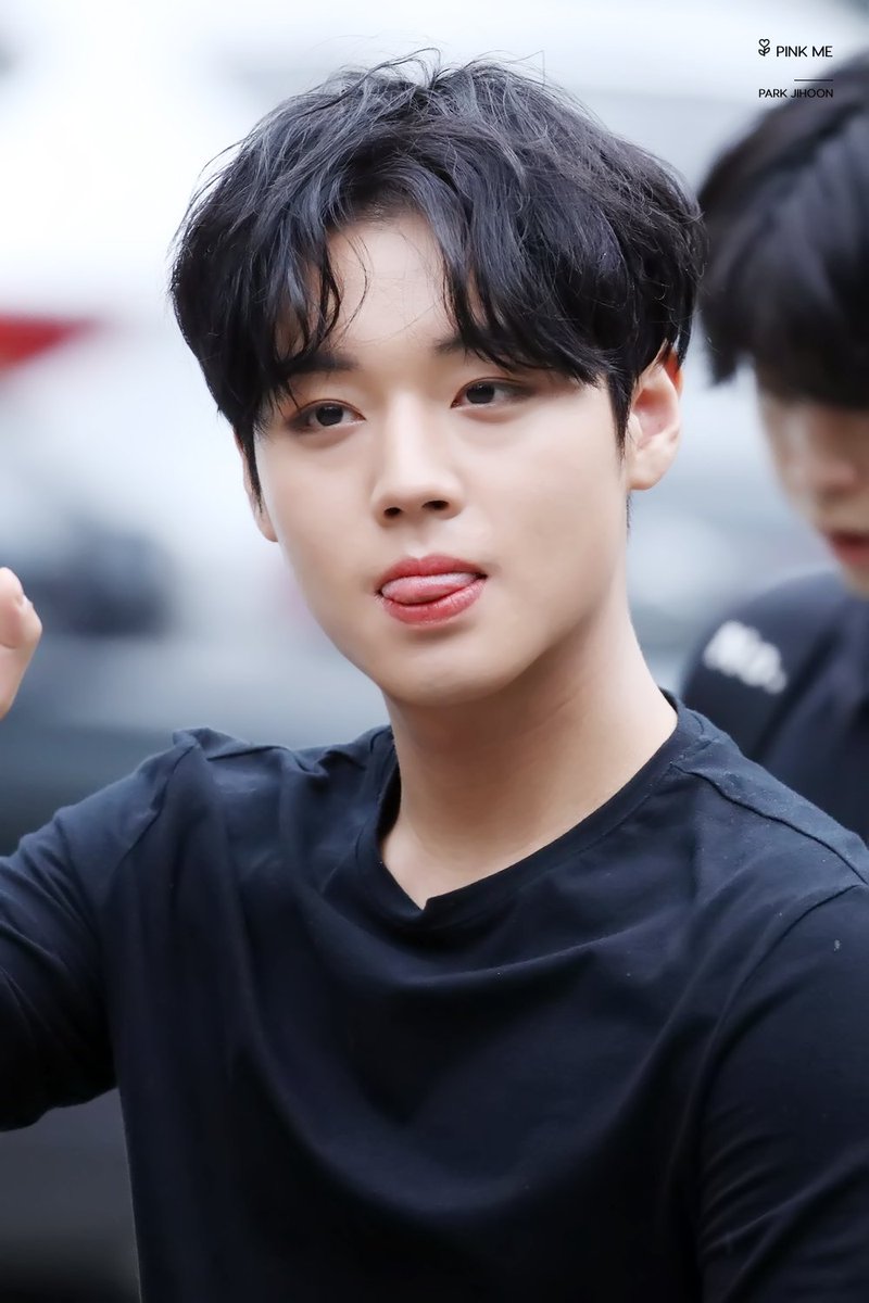 PinkMe0529's tweet photo. 190628 뮤직뱅크 퇴근
♡♡♡♡
#박지훈 #ParkJiHoon https://t.co/rHeKaWX8s6