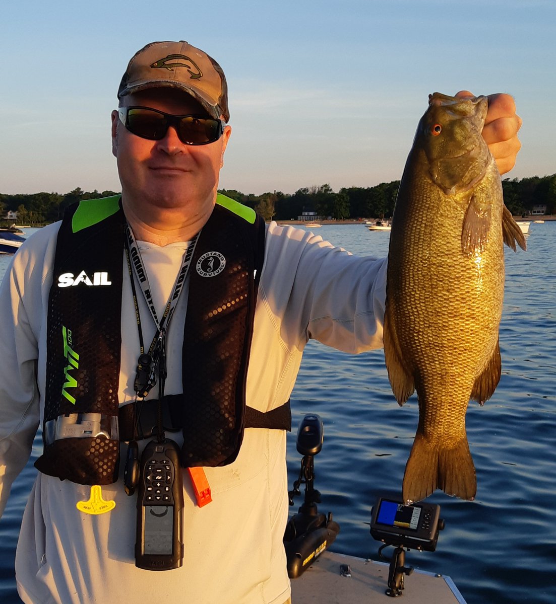 scottyb1971's tweet photo. Successful day on Erie. 35-40ish fish day for me and Scholly.Tubes, wacky senkos and ned rigs did the job. #TillerLife https://t.co/uAbtL9eY1J