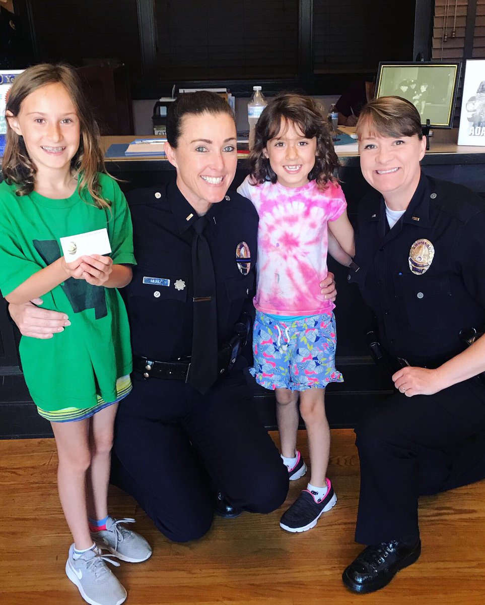 Happy Friday! Passing on the wisdom of #LAPD to the next generation!!! 💙 #legacy #ladies #futurelawenforcement #officers #womenempowerment #lapm #femaleofficers #highlandpark