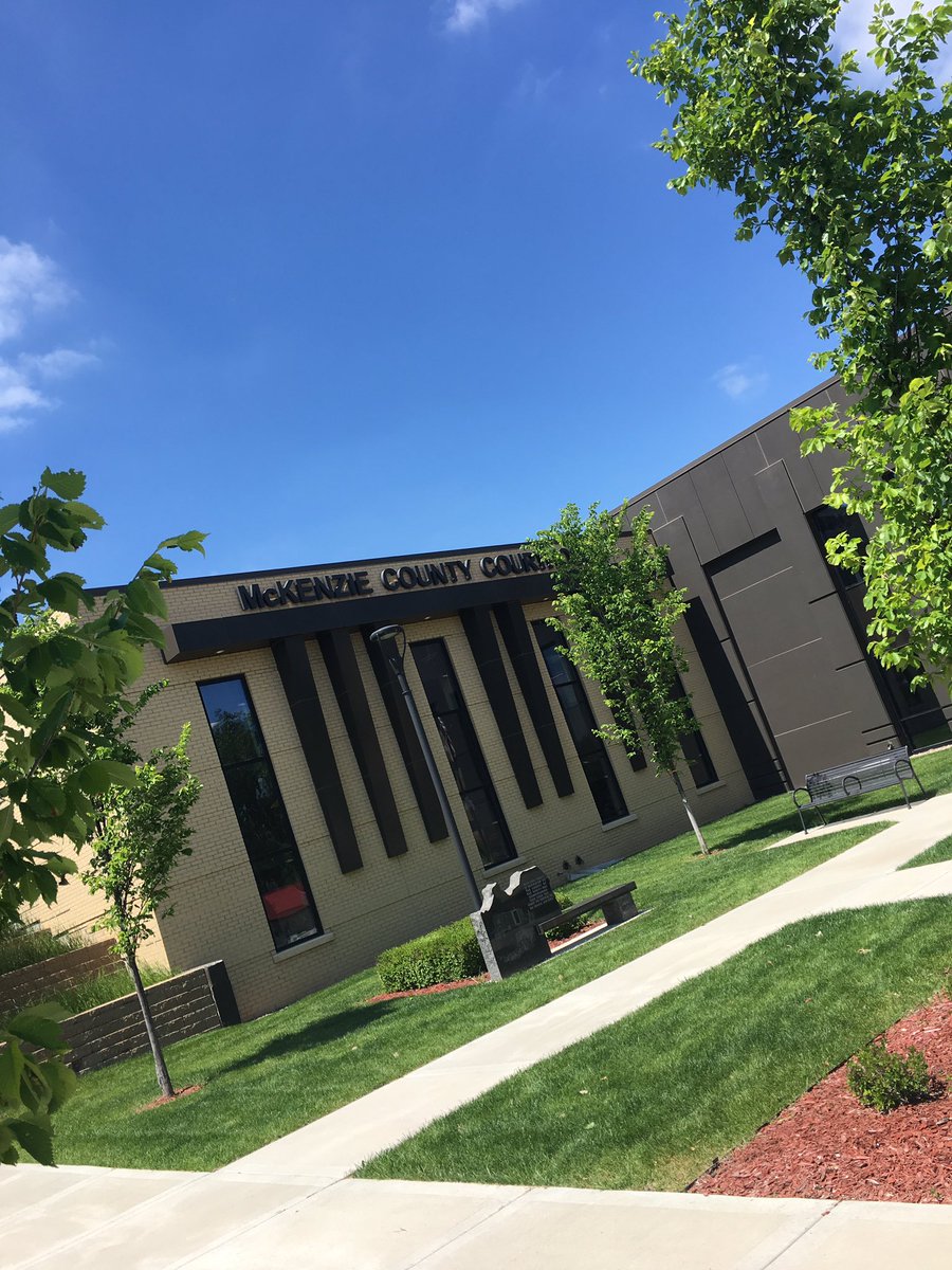 ComOptSarah's tweet image. Beautiful day in #WatfordCityND assisting our Mckenzie County customer! Loving the ☀️☀️☀️