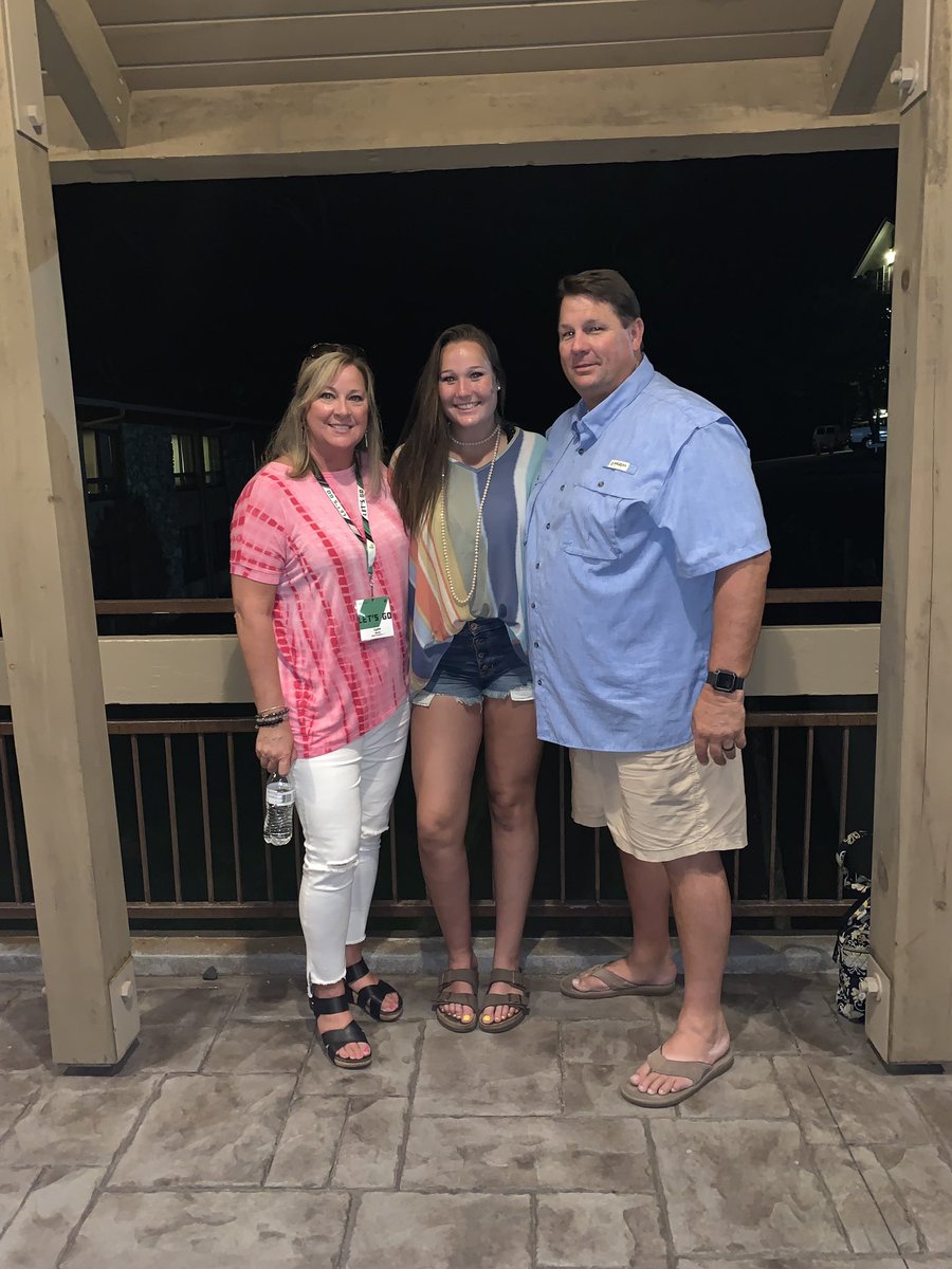 lynnlambdavis's tweet photo. Refreshed, renewed, and ready to bring to the valley God’s glory found on the mountain!! FCA Coaches Family Camp never disappoints! We sure did miss our Calli! Until next time... #letsgo #fca #thankful #huddle7 https://t.co/cukhkzwwwF