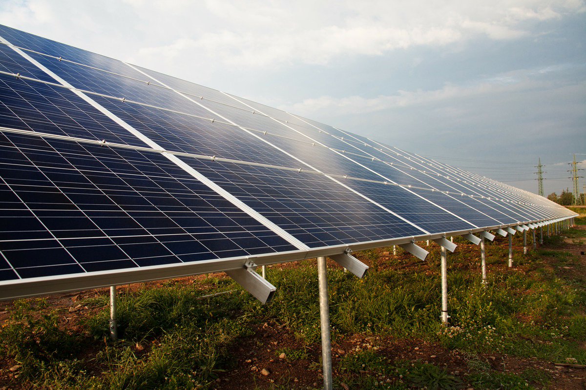 BigCleanSwitch's tweet photo. Most occupiers want to use electricity from renewable energy sources but only 26% in our #Going100% survey have reached 100%. Poor engagement between tenants and landlords is acting as a brake on moving to a cleaner, greener future #CleanEnergyMovement @edie @theRE100 https://t.co/PC23vEXpWf
