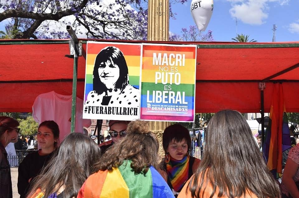 JPGllen's tweet photo. "Estoy convencida de que el motor de cambio es el amor(...) Todos los golpes y el desprecio que sufrí no se comparan con el amor infinito que me rodea en estos momentos. Furia Travesti Siempre." Lohana Berkins
#OrgulloLGTBIQ 
#elamorvencealodio https://t.co/0fYksYGC57