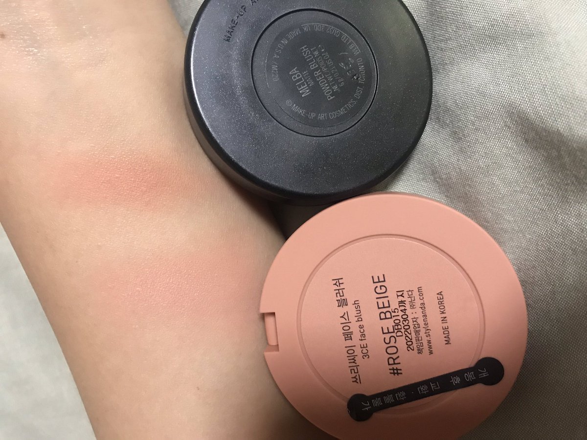 Naew_Chan's tweet photo. Mac Melba vs 3CE Rosebeige
Mac จะอมส้ม ออกบ่มแดด แต่ 3ce อมชมพูนวลๆ สวยทั้งสองสีเบยยย^^
#macmelba #3CE #blush #รีวิวเครื่องสําอาง #macblush https://t.co/CoQ8de6WBt