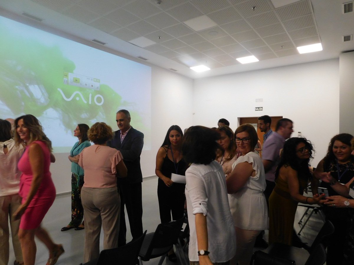lanzaderadh2019's tweet photo. Como unos auténticos profesionales queremos agradecer a todos los ponentes que han participado en nuestro #Networking empresarial organizado por el equipo de 20 profesionales que hemos trabajado con ilusión por un reto conseguido. #FelizViernes #FSMRL #lanzaderas#@fundacionTef. https://t.co/9SrXwbfrEc