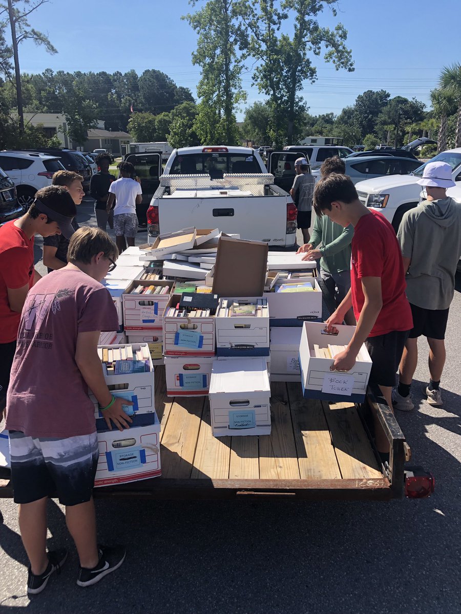 CoachFidler's tweet photo. Awesome job by our Waccamaw Football student-athletes this morning, with assistance from a few @WaccamawHoops guys to serve the @Waccamawlibrary.  Great way to send off into the 4th of July break. Ready to see what kind of EDGE we bring when we get back! #WE https://t.co/v0raWVX0SC