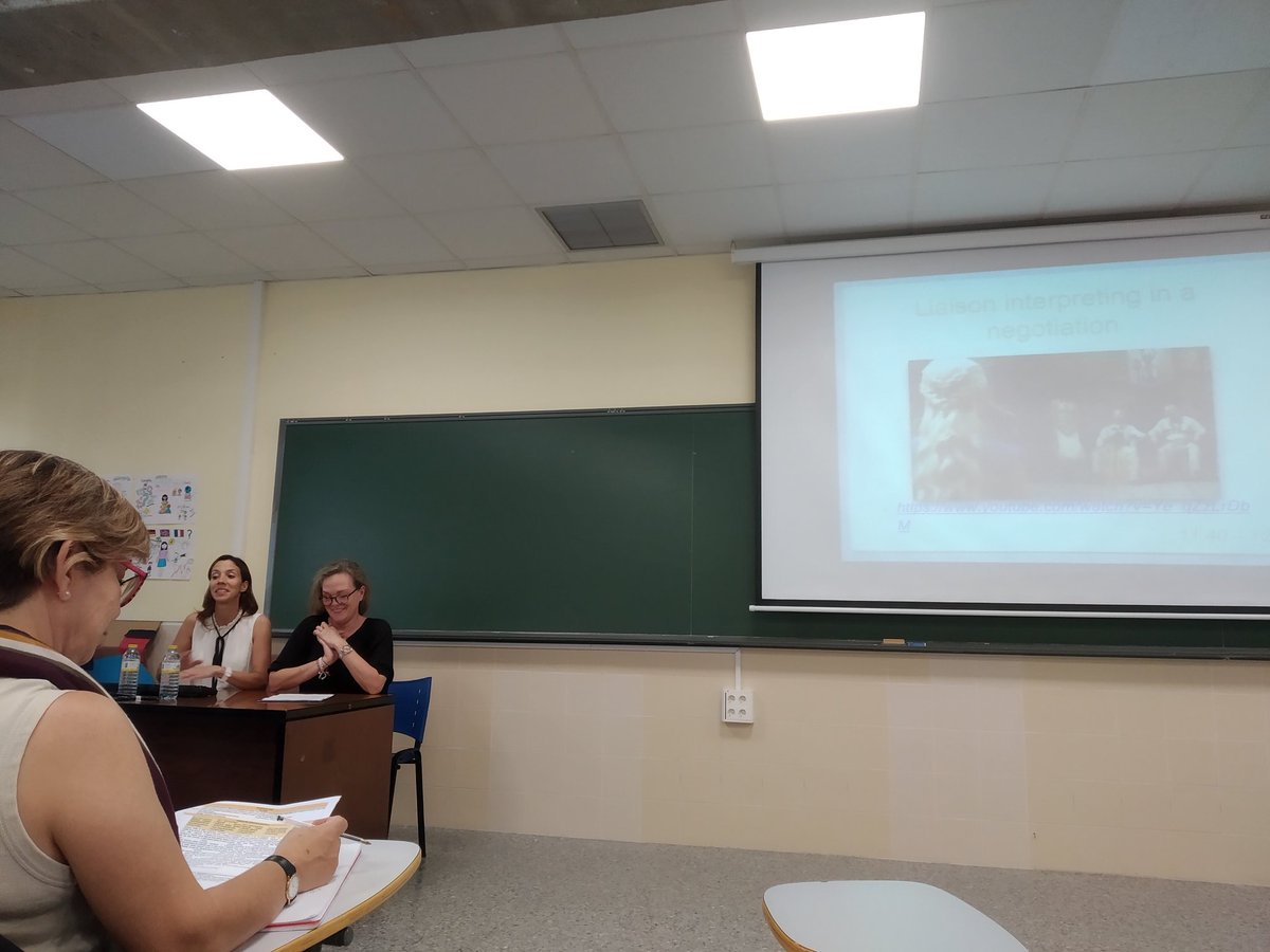 CarmenAlvaGar's tweet photo. #Entreculturas7 Approaching interpreting training through Games of Thrones. Fun and interesting! https://t.co/I5DgYkAEiq
