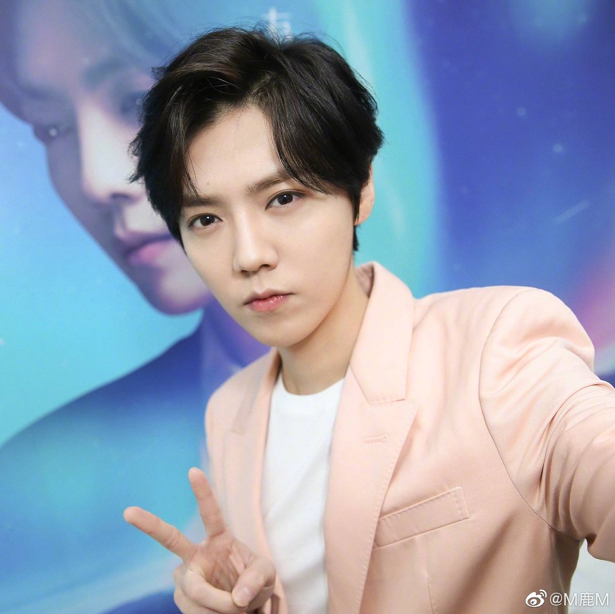 [NEWS] 190628 #LuHan weibo updates: I haven't had a haircut for two months. I don't know myself anymore.