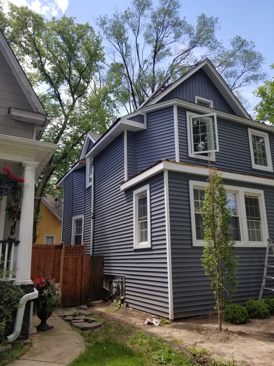 mgbros's tweet photo. Evanston IL 

New Siding 

#mgbros #construction #generalcontractor #builder #housebuilder #custombuilder #siding #roof #widnows #exterior https://t.co/6nhqPpnzfO