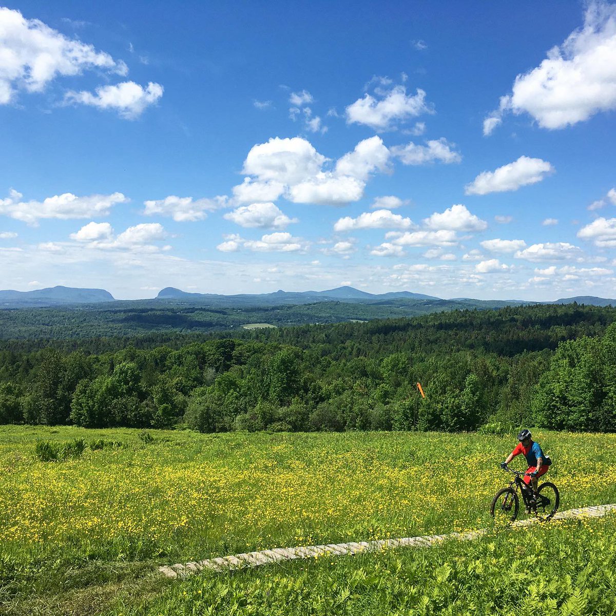 jamisbikes's tweet photo. It’s the weekend and we’re kicking it off at #KingdomTrails! If you’re at #NEMBAFest stop by our booth and get shreddy on our Hardline and Portal! #mtbvt https://t.co/IUa7K5T8Pu