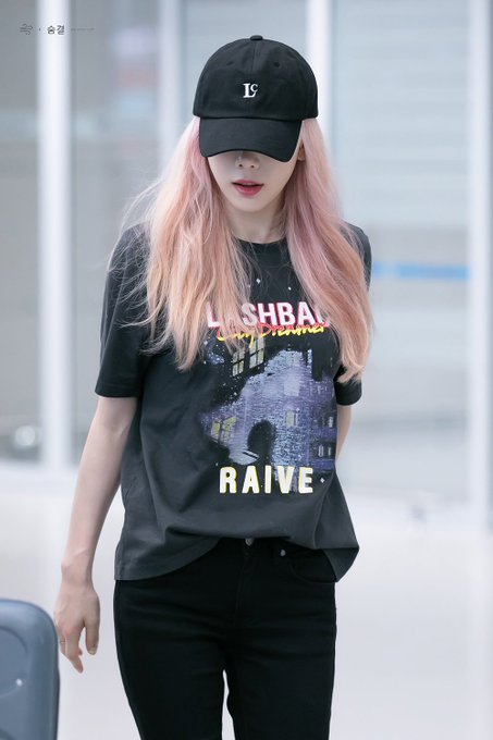 taeyeon - [PHOTO] 190628 Taeyeon @ Incheon Airport D-KGXZhUYAABiC3?format=jpg&name=small