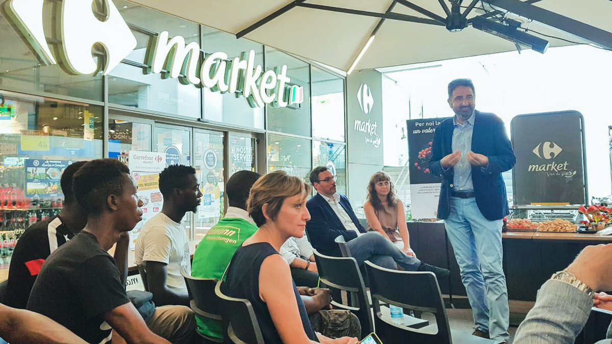 FondAdecco's tweet photo. Vivere il cambiamento con azioni concrete. Oggi Fondazione partecipa al #DiversityDay organizzato da @CarrefourItalia, raccontando le storie di #SafeIn: un progetto dedicato all'inclusione e alla valorizzazione delle diversità che ci rendono unici. #CELAV https://t.co/OdcCf5Vb85 https://t.co/MKyQGXCTKj