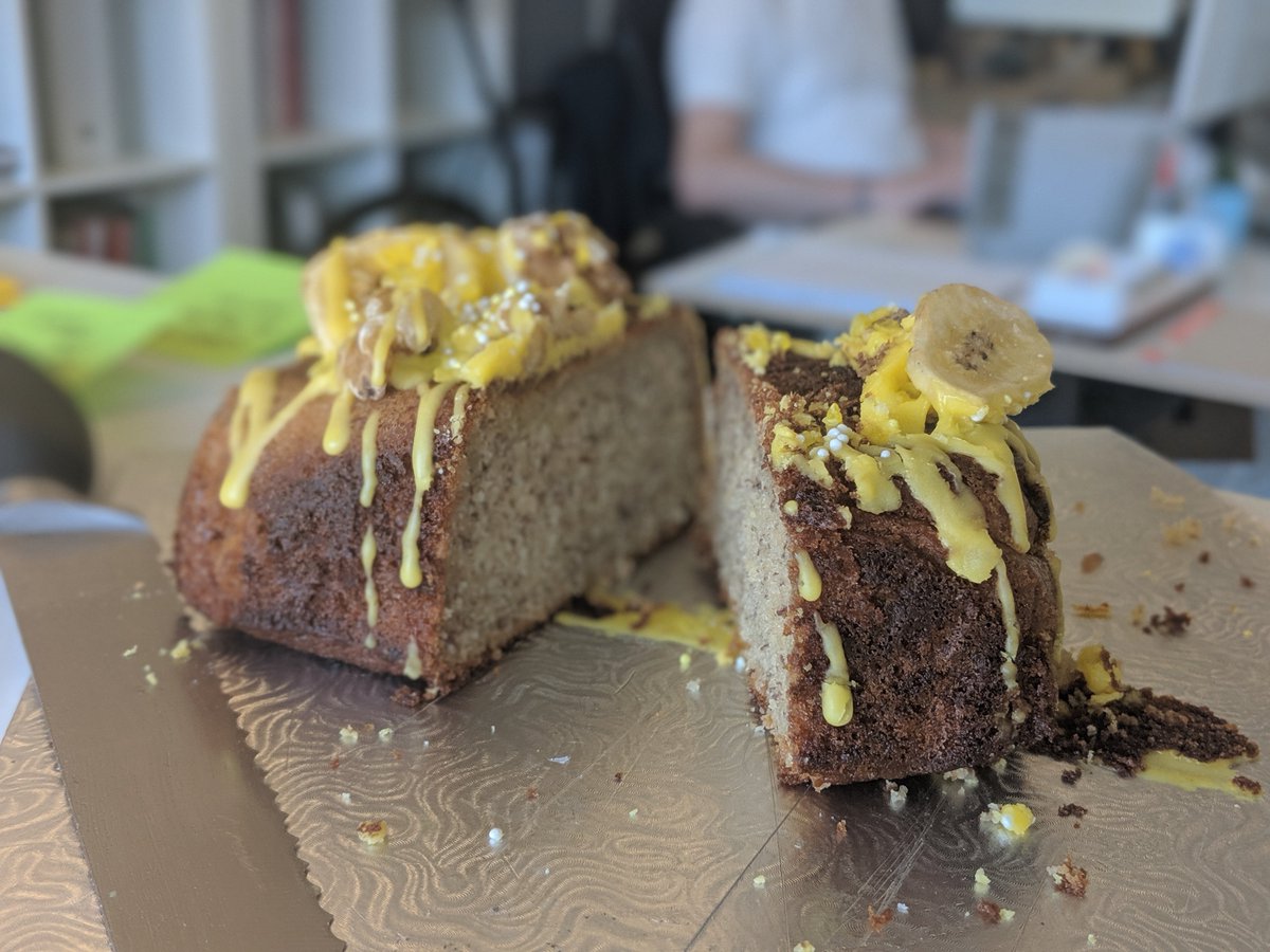 apecreative's tweet photo. Thanks @graphic_foodie for our Friday treat! #bananabread #delicious #homemade #fridaytreat #weekendvibes https://t.co/uybokkyK1A