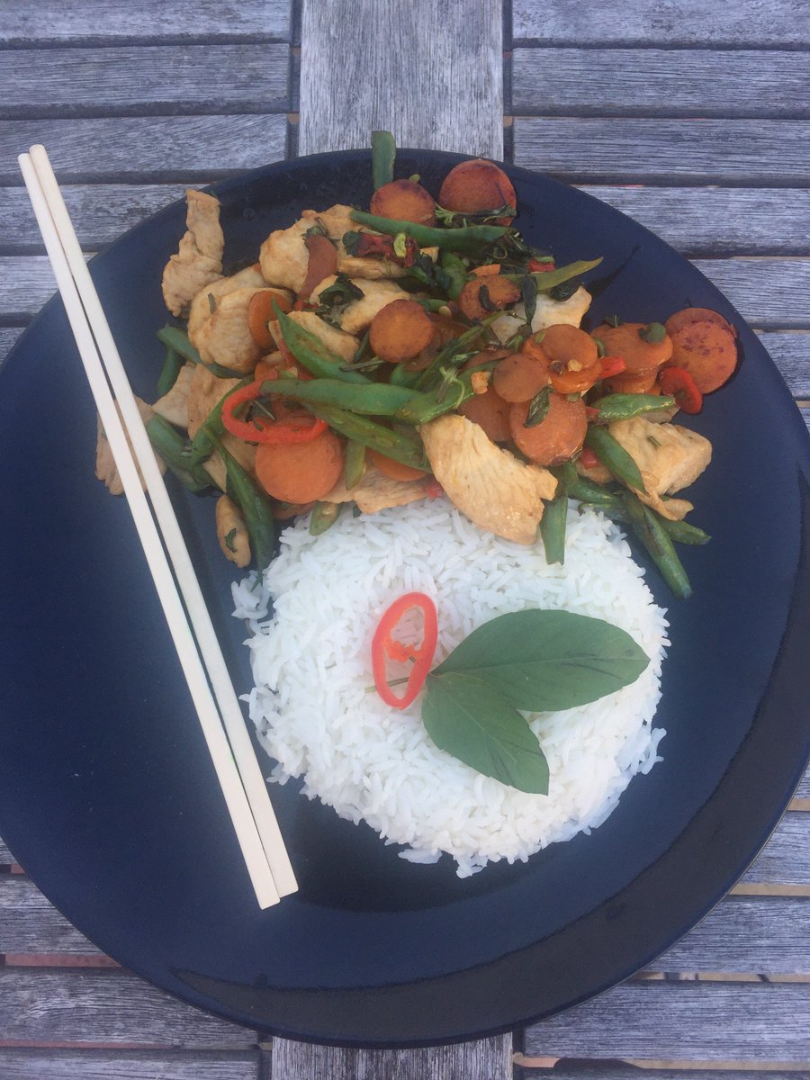 thestrings07's tweet image. Hi Everyone..

Pad Cha &amp;amp; Chilli will begin trading tomorrow in Leigh Library Gardens at The Leigh Folk Festival - I'd love to see you there! #leighfolkfestival #southendstreetfood #leighonsea #southendonsea #streetfood