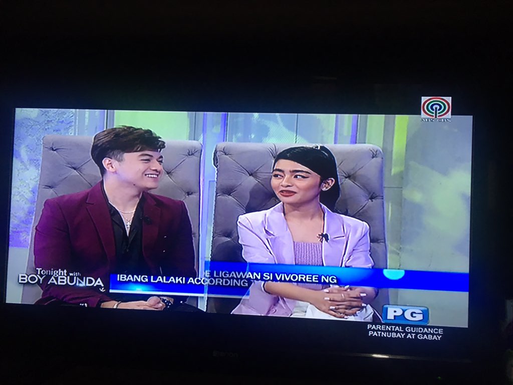 soooooomiloo's tweet photo. Lakas tama yan? Haha! Ganda ng kulay nyo sa screen. Match talaga. Hihi. @hashtag_CK @vivoree 👚👔💜
Excited to watch your MMK episode tomorrow night! Congrats in advance. #TWBAPrideAndLove https://t.co/cfRvietJQ2