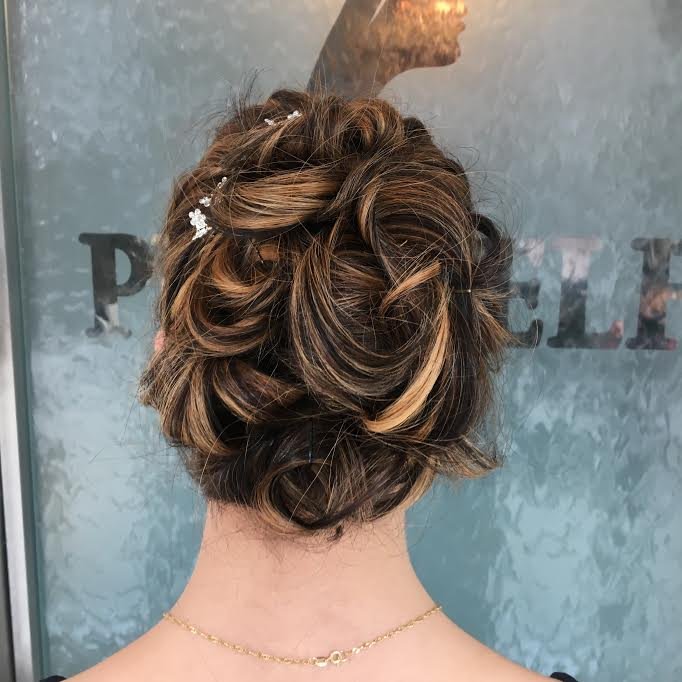 MarkhamSalon's tweet photo. With Prom and Graduation Season coming to an end soon, we still have spots available for updo's, curls and more! Call today to book an appointment @ 905.604.7873 🤳🏼 Hair by Stylist, Talat 💇🏼♀️
#prom #upstyle #curls #promhair #hairgoals #updostyles https://t.co/NsLIPMyfbd