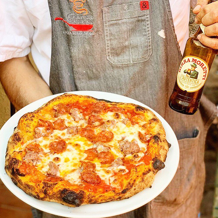 Celebrate summer Fridays in style #pizza #birra #summer #summerfridays #baffo