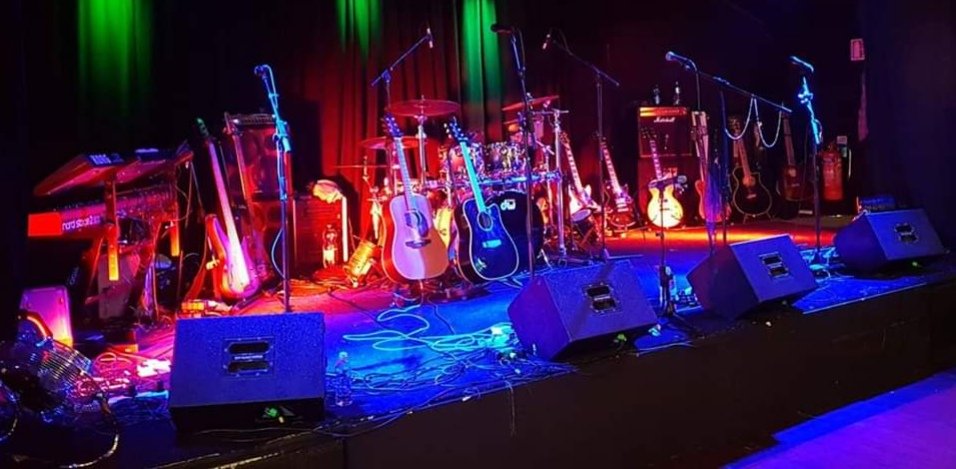 EventPositive's tweet image. Wow - what a set up - these guys do not travel light!

The Ultimate Fleetwood Mac Tribute band are coming to #Mayo this July!

Find out more here: bit.ly/2YdIzyO

Image: Mack Fleetwood