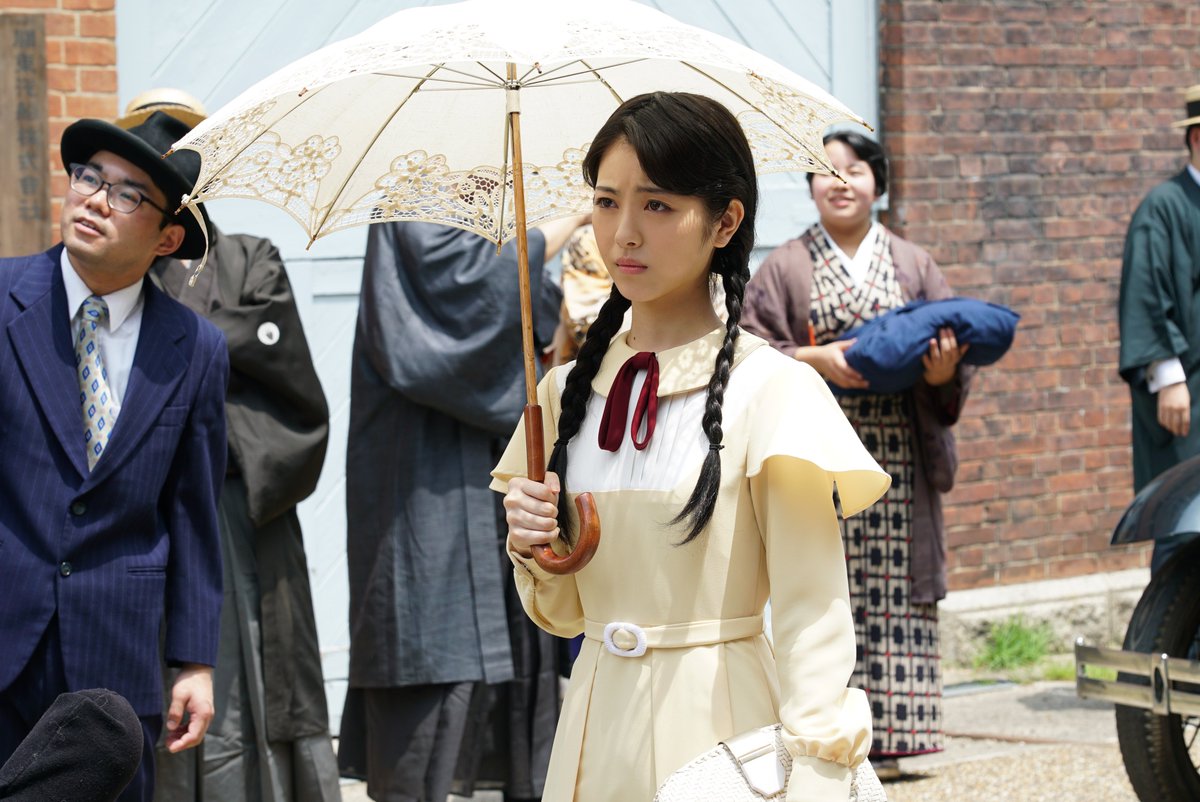 映画 アルキメデスの大戦 公式 鏡子お嬢様 のファッションチェック クリーム色のワンピースに 白のクラッチバッグを合わせて 赤リボンがポイントです 日傘がお似合い おさげ界no1 鏡子お嬢様 浜辺美波 尾崎鏡子 アルキメデスの大戦 7 映画 アルキメデスの大戦 公式 鏡子お嬢様 のファッションチェック クリーム色のワンピースに 白のクラッチバッグを合わせて 赤リボンがポイントです 日傘がお似合い おさげ界no1 鏡子お嬢様 浜辺美波 尾崎鏡子 アルキメデスの大戦 7