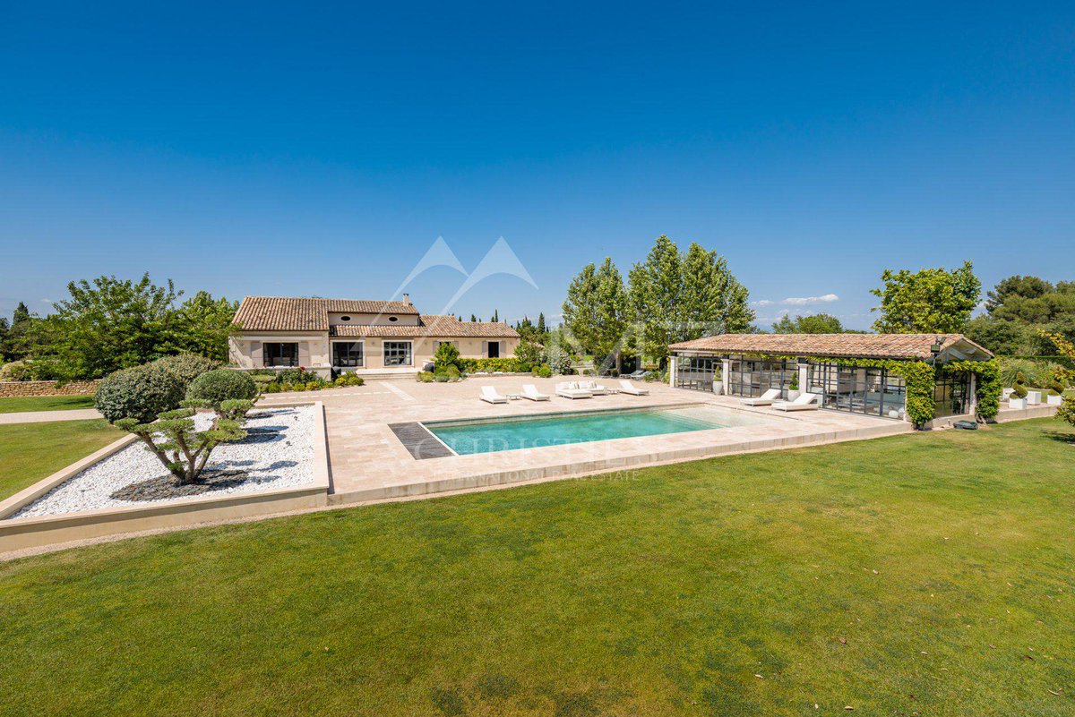 Michael_Zingraf's tweet photo. Sumptuous property for sale in Saint-Rémy de Provence. This completely renovated farmhouse, offers high-quality materials, large living spaces, a splendid swimming pool, and extraordinary views. MZISR1142 https://t.co/NST8M5fJGH
@ChristiesHomes #Sale #SaintRemydeProvence https://t.co/gIwupXB0vY