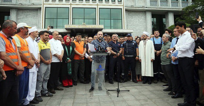 Ekrem İmamoğlu aleyhine İBB binası önünde açıklama yapan İBB çalışanı Murat Kazanasmaz’ın İBB genel sekteri bin aksine istifa etmemesine kaç puan veriyorsun? bit.ly/Murat-Kazanasm…