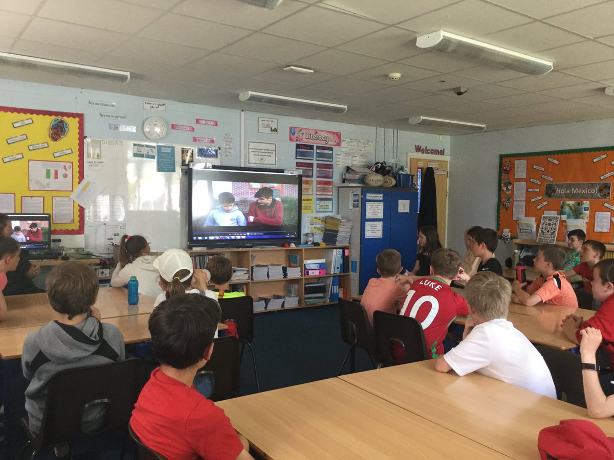 bdps_19's tweet photo. @brynderiprimary Important messages today from our local PC on drugs, e-safety and grooming. https://t.co/7msrv0to1S