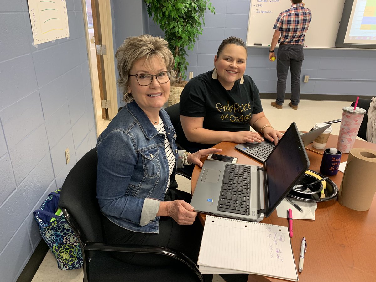 LaraRobMath's tweet photo. Final day! Our teams working to prepare for #summitlearning #Baileyrocks https://t.co/8biATlRRS3