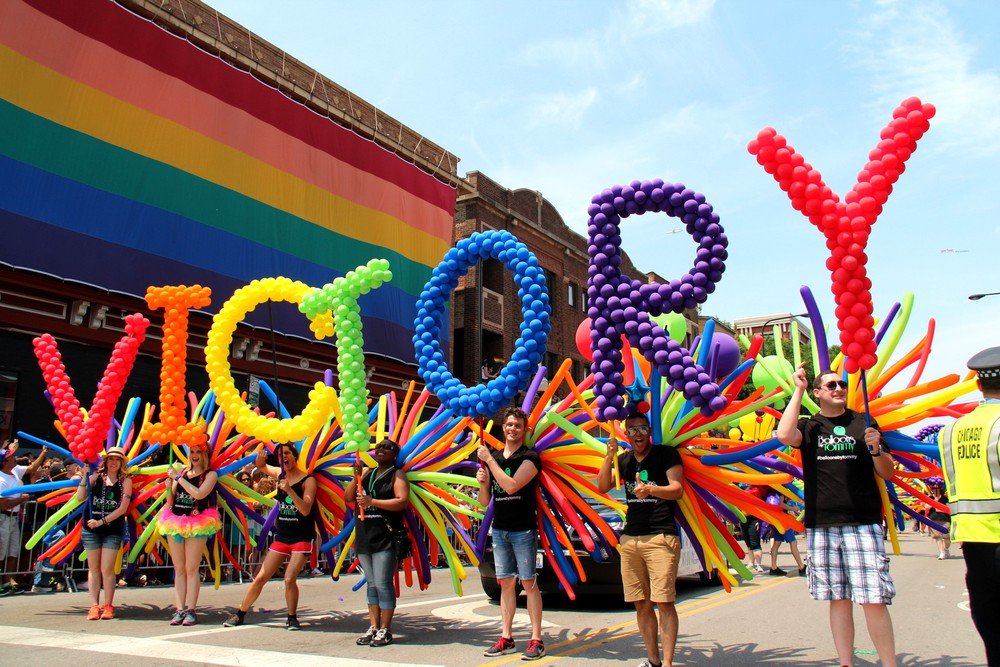 Four years ago SCOTUS ruled in favor of same-sex marriage. That VICTORY was celebrated at the 2015 #ChicagoPrideParade. 
⠀⠀⠀⠀⠀⠀⠀⠀⠀
The 50th annual Parade is Sunday on.gopride.com/2Xaqe4z
⠀⠀⠀⠀⠀⠀⠀⠀⠀
#lgbt #lgbtq #pride2019 #lgbtchicago #gaychicago #boystown