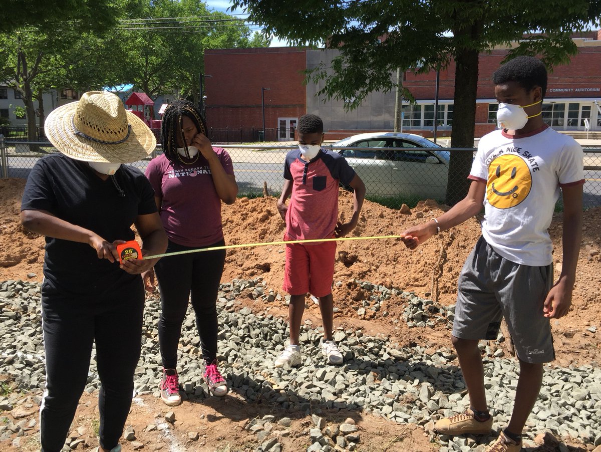 1253whitney's tweet photo. More photos from the #MudIsGold Earth Building Collective's latest project on 130 Bassett St.! We love seeing our youth work hard to create a beautiful community space! https://t.co/yobRJwvtOe