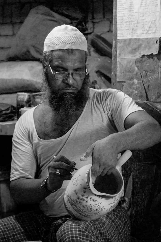 MelaArtisans's tweet photo. Kurja is a city in the state of Uttar Pradesh in India, famous for creating beautiful creations from clay for the last 400 years. Our new ceramic pieces are from this very city. #FridayMotivation #byheartbyhand #fairtrade https://t.co/eKHmpkJGWO