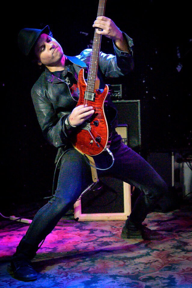 sophiaradisch01's tweet photo. 📸: rockxposure •••••••••• 🔥💎💯🥊 #toronto #rocknroll #redhead #ghsstrings #ghsartist #marshallamps #gibsonguitar #gibsonartist #americanhatmakers #rubyroxannedesigns #music #singer #songwriter #musician #concert https://t.co/ziv1fiLyMp