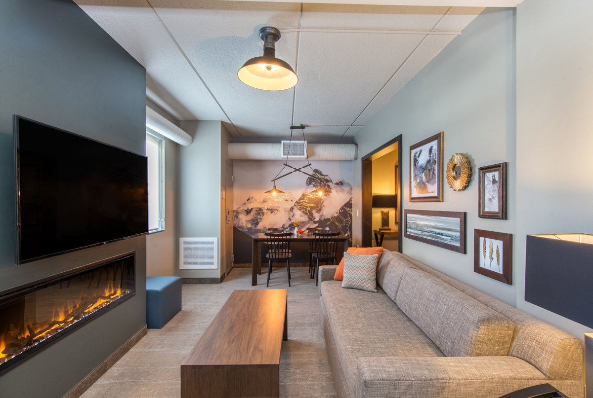 HotelSaranac's tweet photo. Beautifully designed and outfitted for your perfect stay in Saranac Lake - let our Compass Point Suites be your home away from home, and your base camp for the most exciting Adirondack adventures. #CompassPointSuites #suitesbuilding #suites #hotelsuites #saranaclake #hotelsaranac https://t.co/d1WuxHwpMC