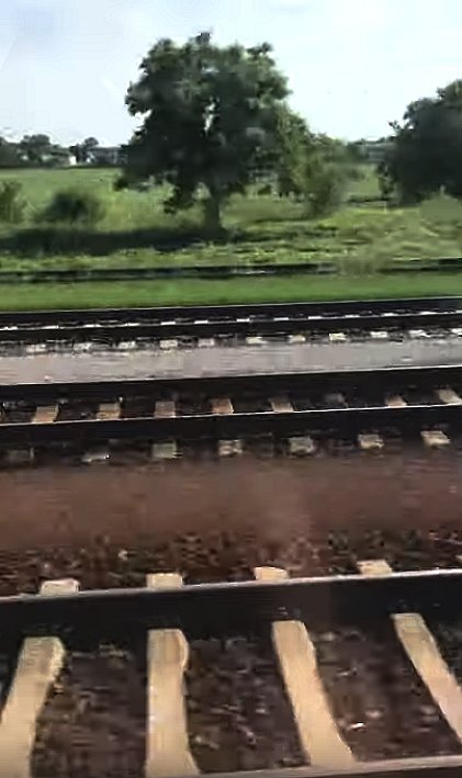 RatioScientiae's tweet photo. The Travelling Train Tracks: The Illusion of Temporal Aliasing #aliasing #temporalaliasing #opticalillusion https://t.co/6KqZK8OObW https://t.co/Kho4u7qT36