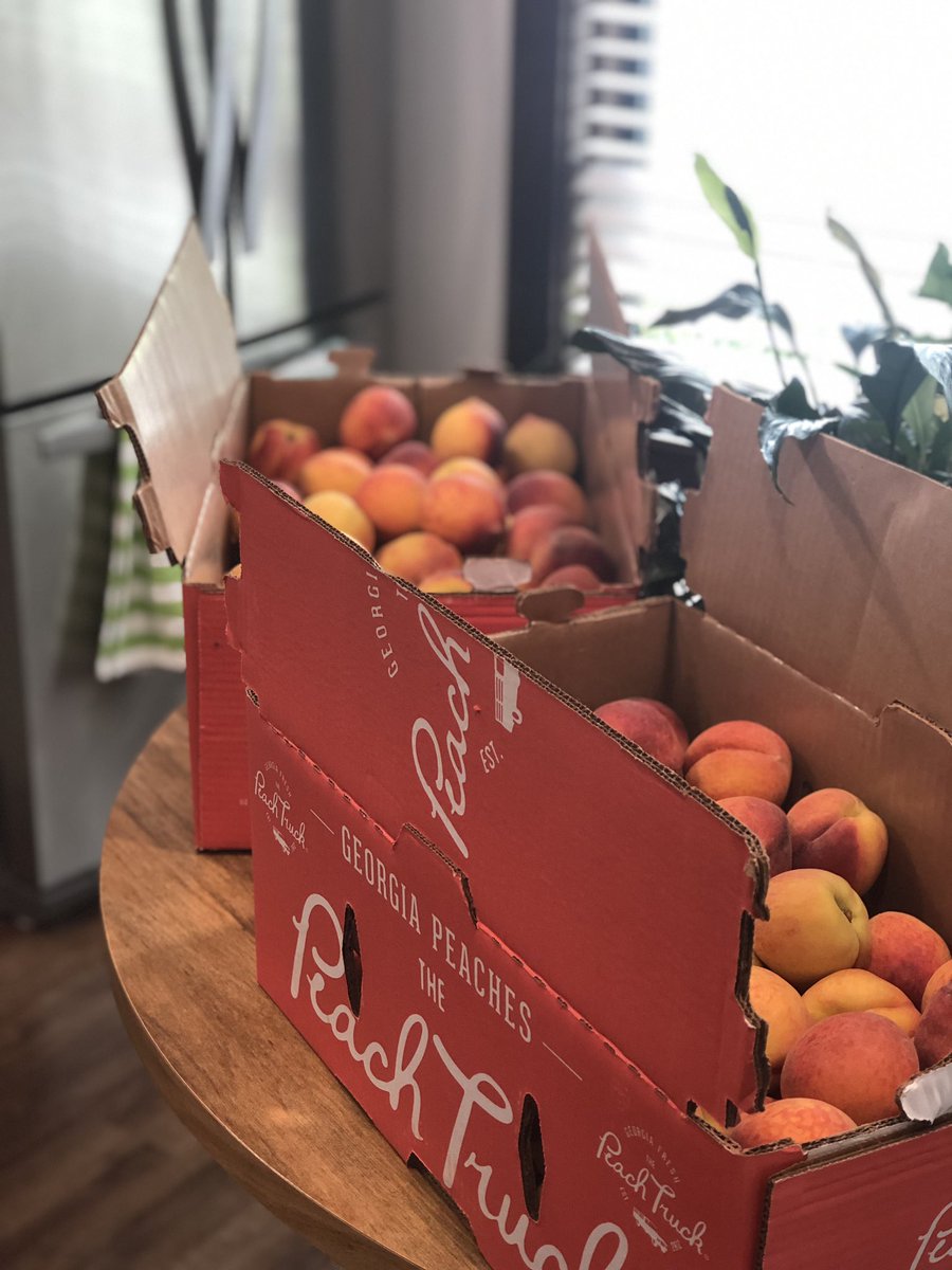 sabaldpc's tweet photo. A little late posting, @ThePeachTruck visited Ocala recently and we made a run over there. We also put some out for our patients. Thanks for making the stop in Ocala, they were delicious! 🍑 🌴 #peachtruck #DirectPrimaryCare https://t.co/BIzRcnIbZ0