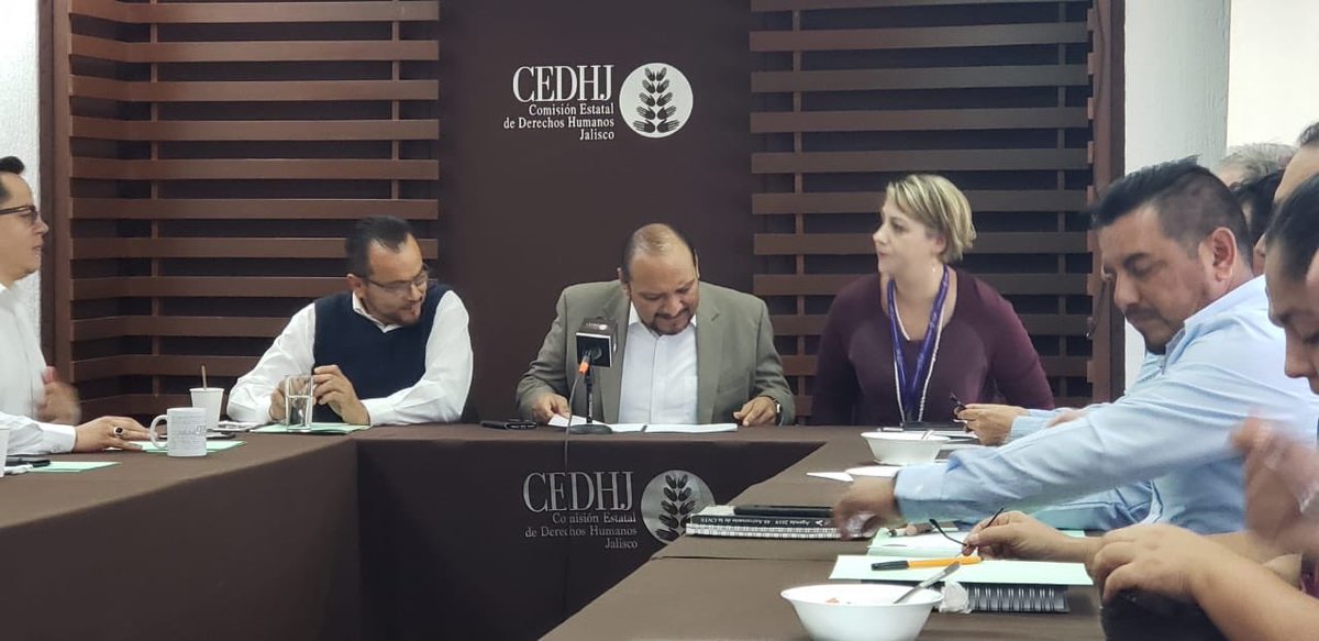 FGTEM's tweet photo. La Federación #FEGTEM y los Secretarios de los distintos Sindicatos agremiados a la Federación en asamblea Informativa y de Trabajo en la Comisión Estatal de Derechos Humanos de Jalisco con presencia del Presidente el Dr Alfonso Hernández Barrón.
#UnidosSomosMásFuertes https://t.co/Gd9mRMLIPb