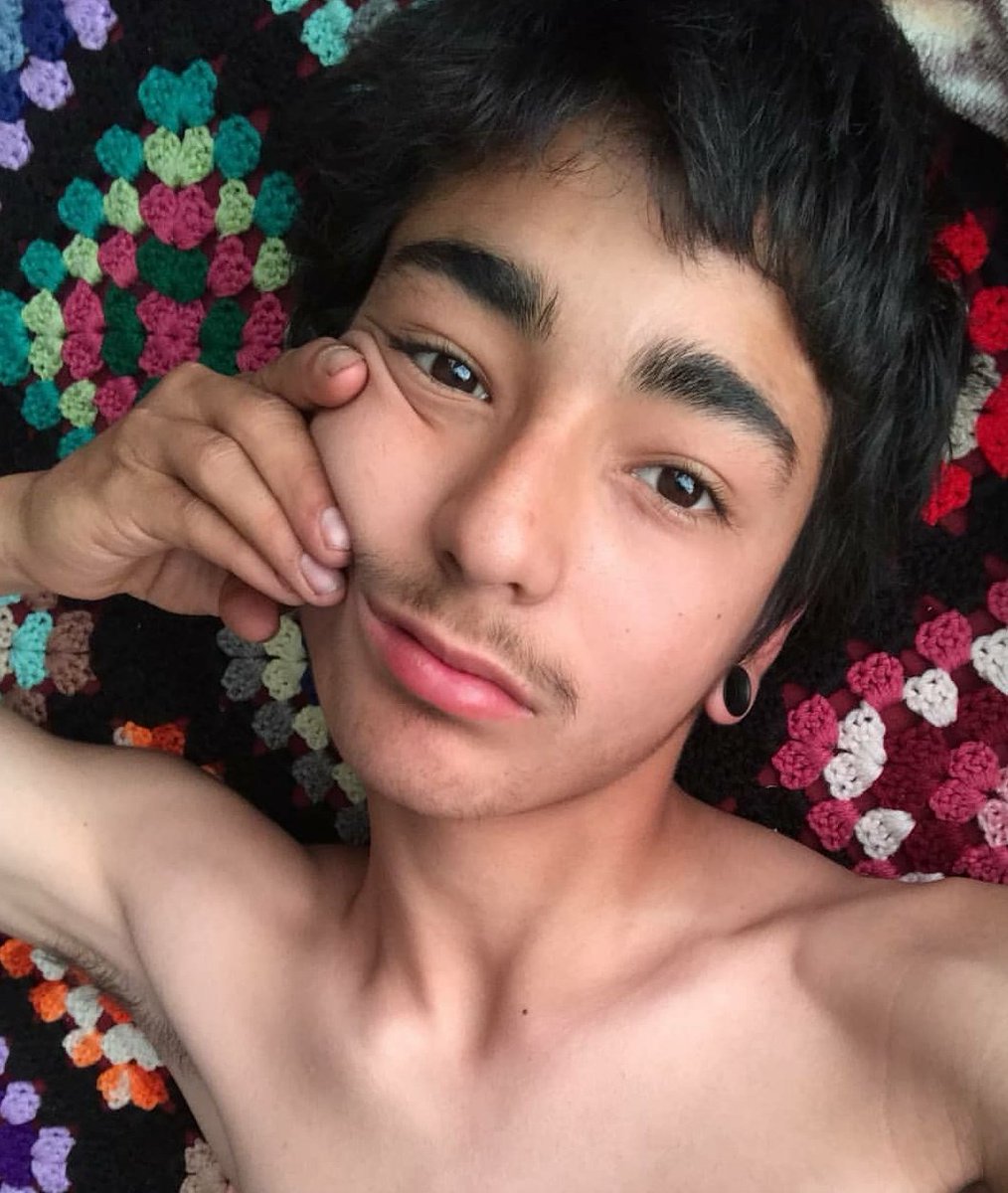 Beanswyd's tweet photo. Face Reveal 😤🍍🔅 https://t.co/y6cqm5hX0D