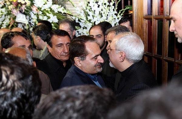 MoeDarvish's tweet image. What a pathetically cheap show by #FakeProfessor #ZarifIsALiar
Doe he expect his “friendly” journalists, lobbyists like #NIACLobbies4Mullahs to feel sorry &amp;amp; intervene on his behalf for #Sanctions?
Another dose of #MaximumPressure #SanctionRouhani should make him feel good!