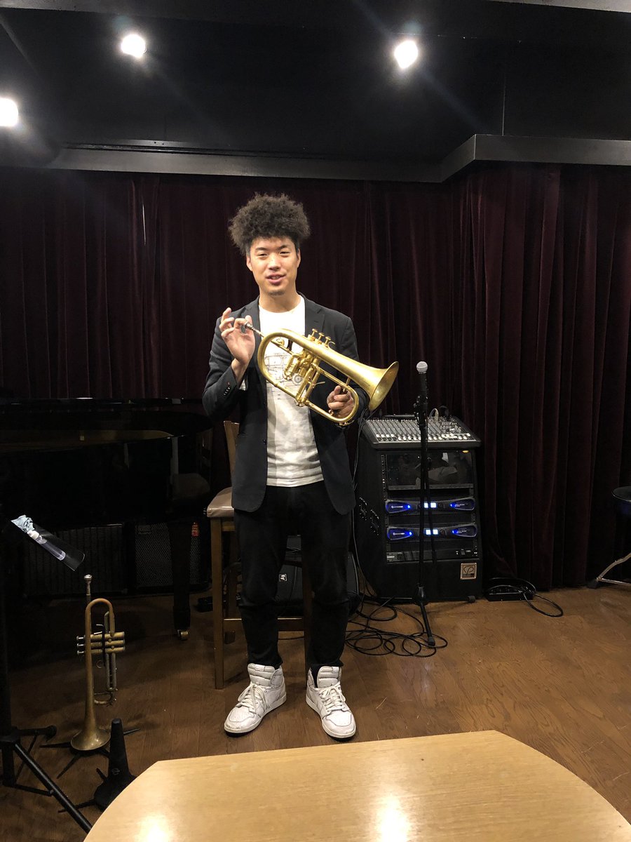 reico0406's tweet image. 今日はこばやんさんとしょうさんデュオ(びんコーラ改めLIQUIDmode)@CABIN🎺🎹
お2人の空気感と素敵な音楽にまったり癒されました☺️🍀
こばやんさんの紡ぎ出すフレーズ本当好き✨こばやんさんみたいな🎺吹けたらな…0.5ミクロンでもいいから近づきたい…まだそんなレベルじゃないけど😚#LIQUIDmode