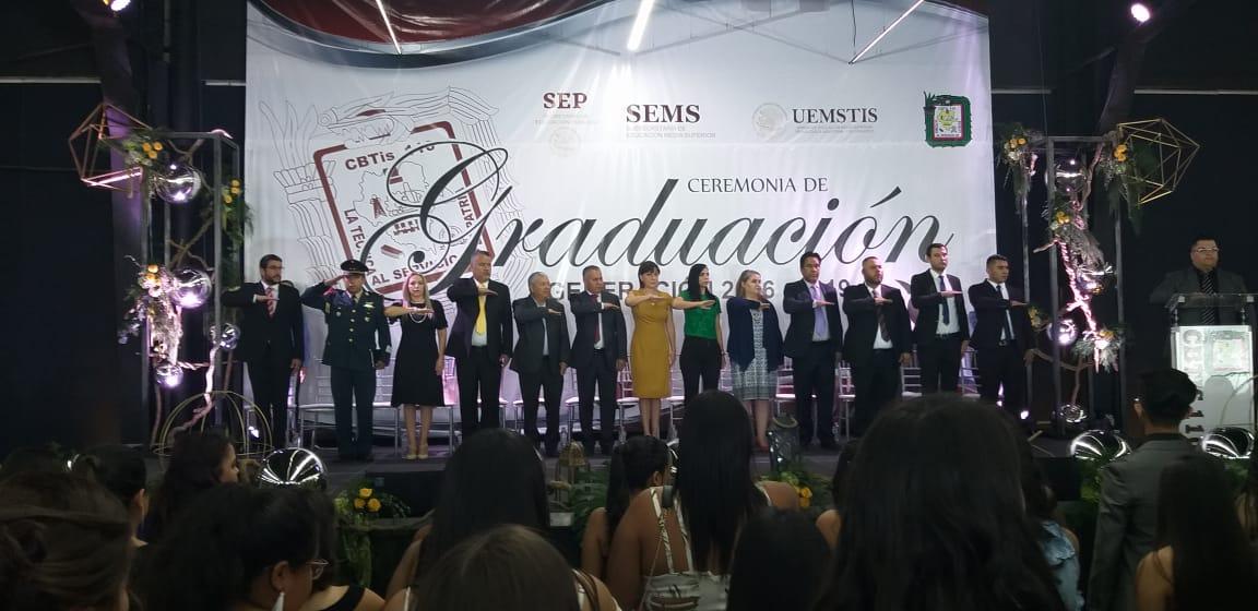 Hoy asistimos a la Ceremonia de Graduación del #CBTis110, nuestro reconocimiento al Director M.C. José de Jesús Domínguez y a todo el personal docente, por brindar a Durango una generación más de estudiantes técnicos. ¡FELICIDADES!

#SNTE12
#Durango
#ForoSNTE