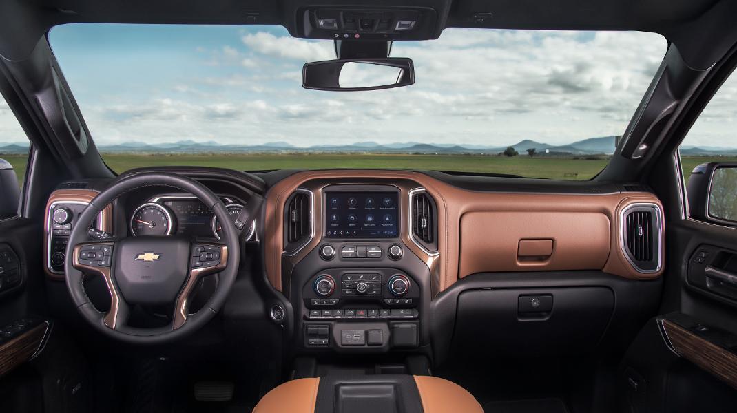 ChevroletMexico's tweet photo. #ChevroletCheyenne High Country cuenta con una envidiable potencia de  420 HP y un poderoso motor 6.2L V8 👊 https://t.co/v9fI2KVM8L