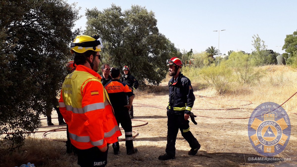 #IIFF: Con este calor hay que tener especial cuidado en el campo para prevenir incendios. 🔥⚠️

Imágenes de <a href="/SAMERpclasrozas/">SAMER-PC LAS ROZAS</a> del incendio de vegetación que se ha producido esta tarde en #LasRozas, donde también ha intervenido medios de Bomberos CM, Policía Local y <a href="/LasRozasPCivil/">PCivil Las Rozas</a>