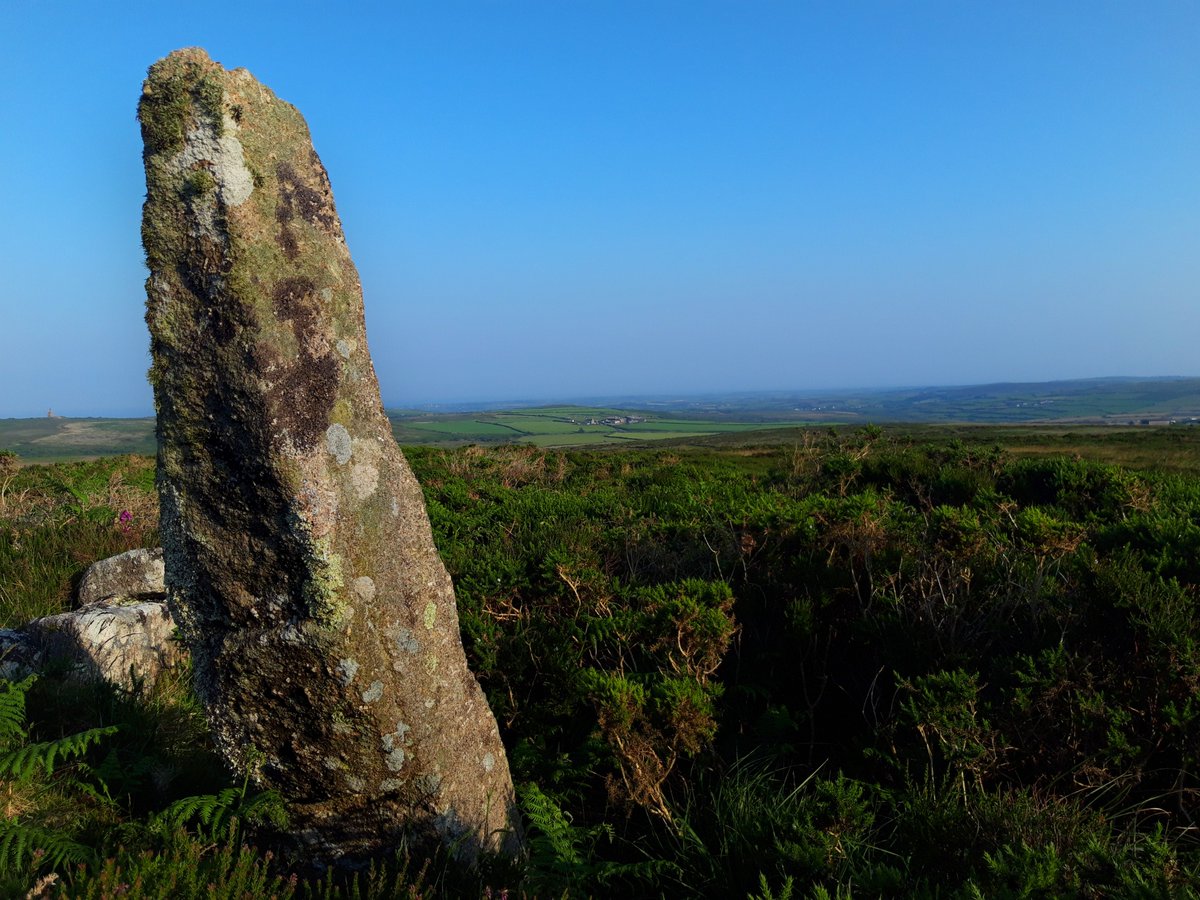 Watch Croft standing stone sits up on Penwith's highest hill.1.9m high but I get the feeling the exposed spot has diminished it a bit over the years. Settlements/cairns very close by and Mên-An-Tol, Boskednan stone circle etc all just a few fields away. #PrehistoryOfPenwith