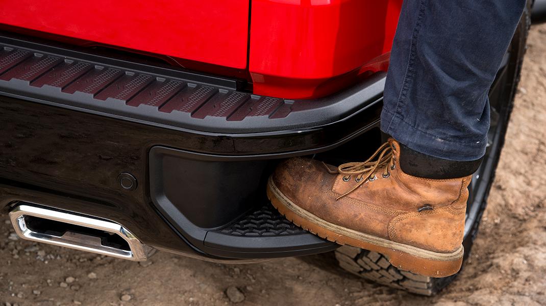 ChevroletMexico's tweet image. La suspensión todoterreno elevada en 2" de #ChevroletCheyenne Trail Boss, refuerza su auténtico espíritu off-road.