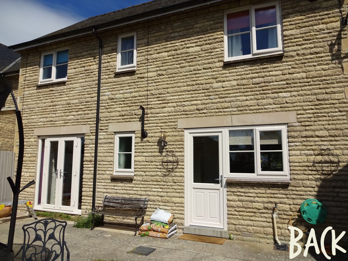 DistinguishedW's tweet image. Transform your home from front to back or even back to front! Our customers in #Kidlington chose a lovely country cream colour for their UPVC windows and doors, adding Astragal bars and a Chartwell Green #composite door to really compliment the character of their property 😍