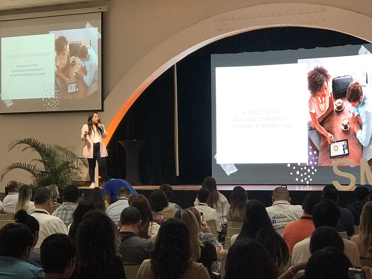 Julianiozzo's tweet photo. En este momento @arleendee de @DellPanama hablando sobre #SocialSelling en el #smdaypty
#SMDayPanama https://t.co/O1D8UViE6r
