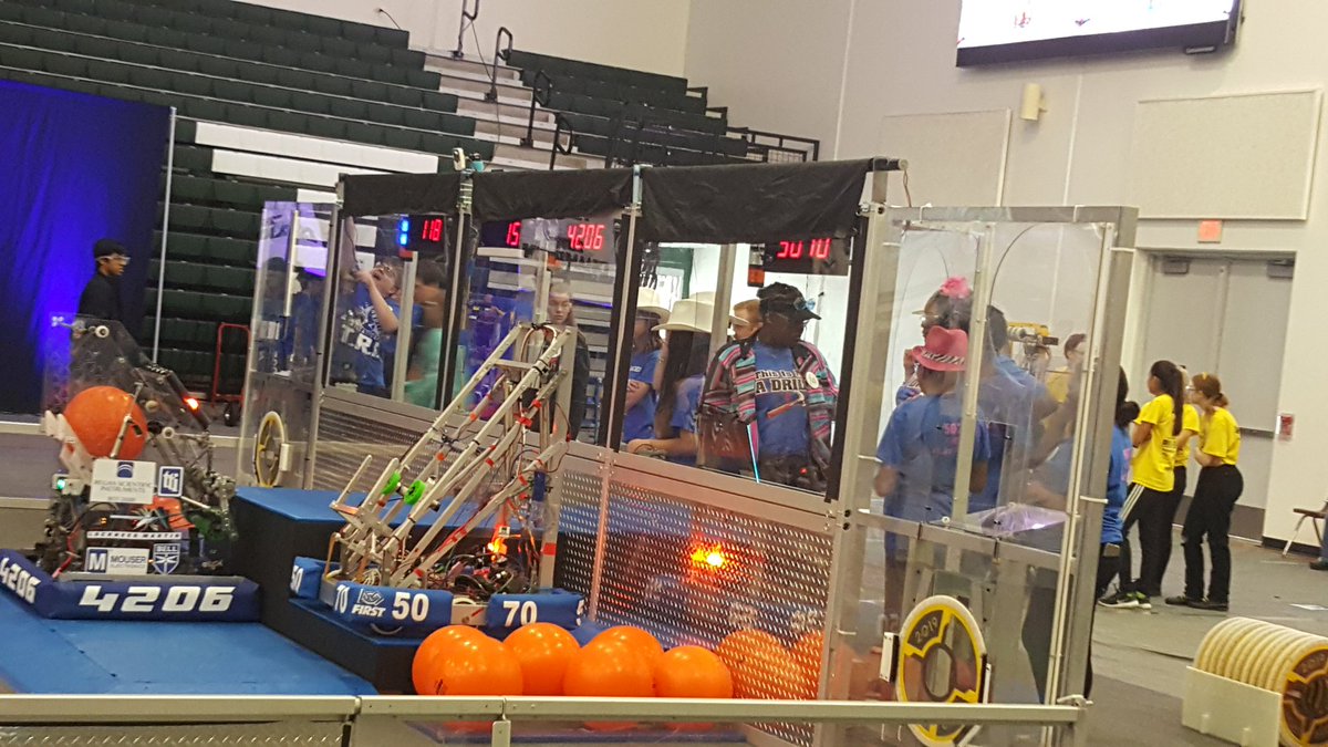 Frc5070's tweet photo. Go @gearnotics FRC 5070 Gearnotics with @Robonauts118 and  Robo Vikes @FRC_4206 @TRIrobots #Firsttweets https://t.co/QuWX7TVjad