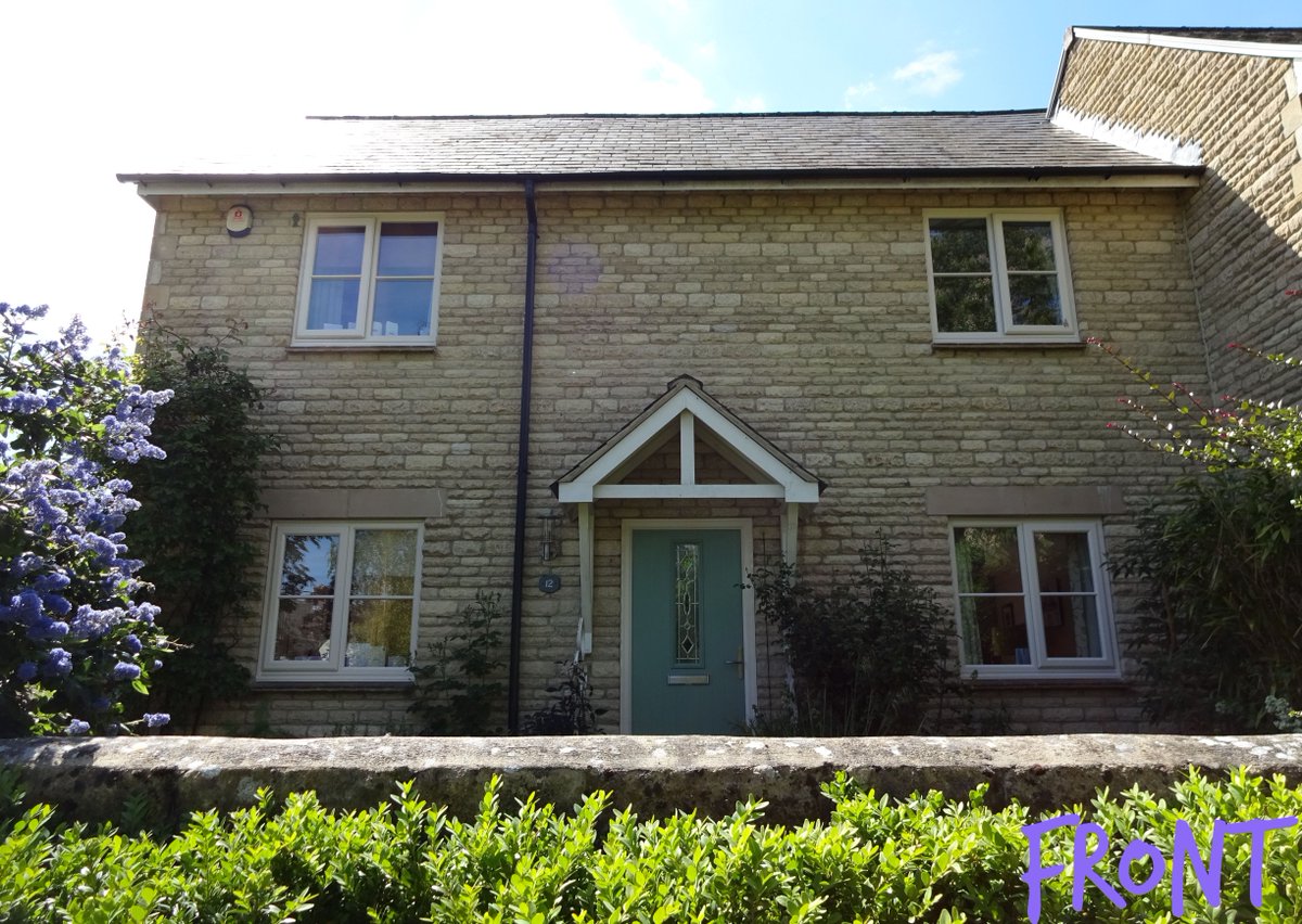 DistinguishedW's tweet image. Transform your home from front to back or even back to front! Our customers in #Kidlington chose a lovely country cream colour for their UPVC windows and doors, adding Astragal bars and a Chartwell Green #composite door to really compliment the character of their property 😍